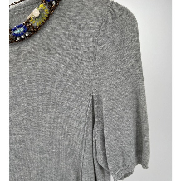 ANTHROPOLOGIE Knit Top W/Beaded Neckline Light Gray Short Sleeve Size M - Picture 5 of 12